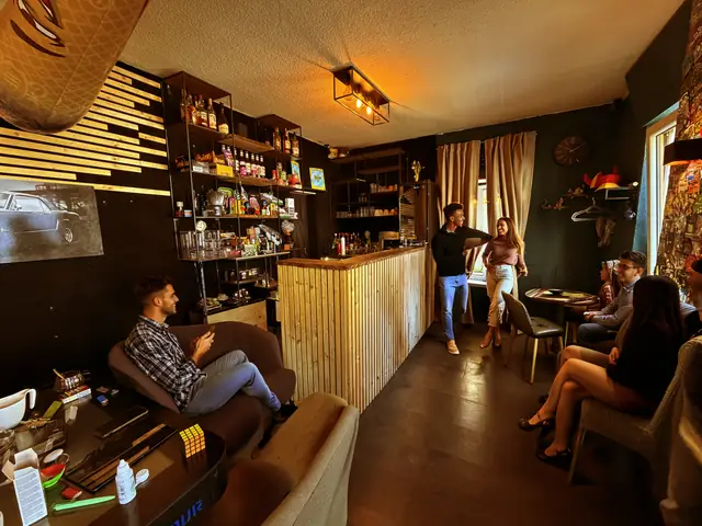Bar & Café — Drinks, Snacks und mehr